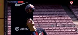 1659697035048039738.gif lewandowski presentacion 3.gif